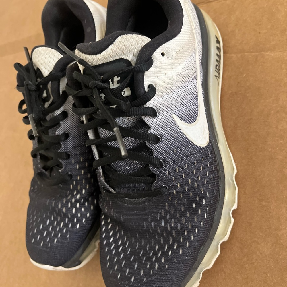 Nike women’s Black and White Athletic Sneakers